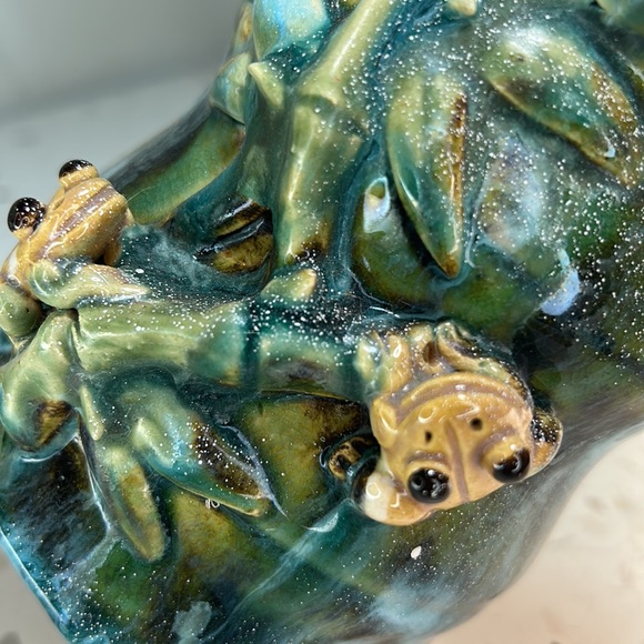 Beautiful Naturecore Froggy Frogs Ceramic Pottery Glazed Vase/Holder - Picture 3 of 12